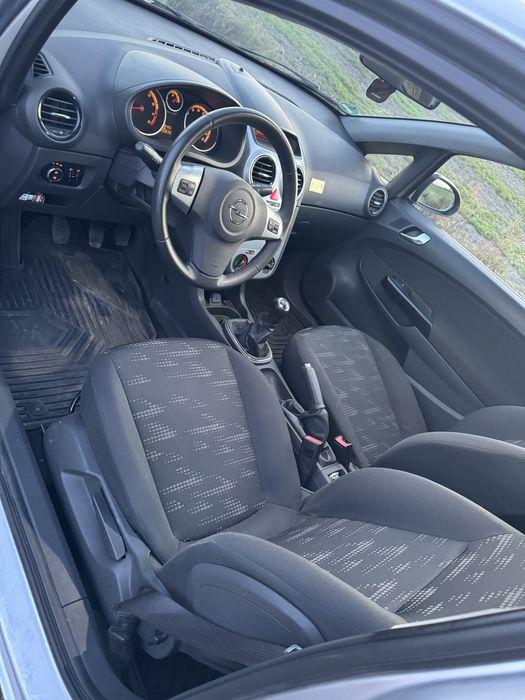 Opel Corsa 1.4 diesel — Interior